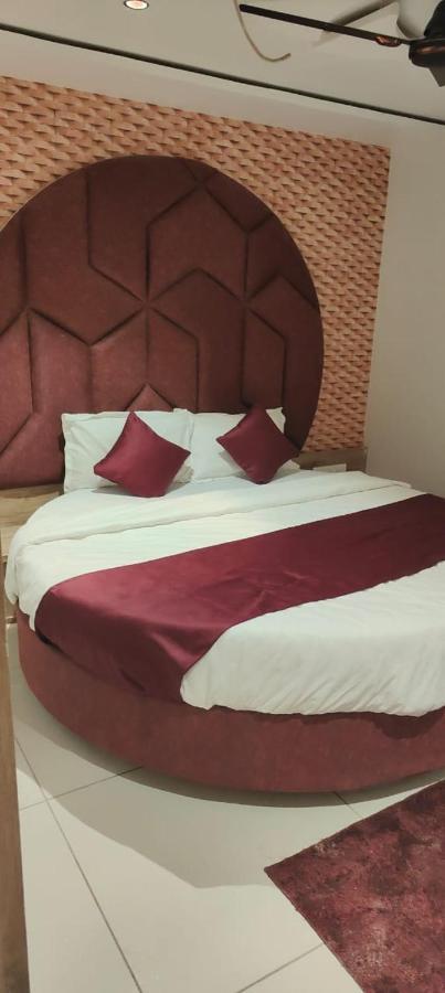 Prime View Hotel Ахмедабад Екстериор снимка