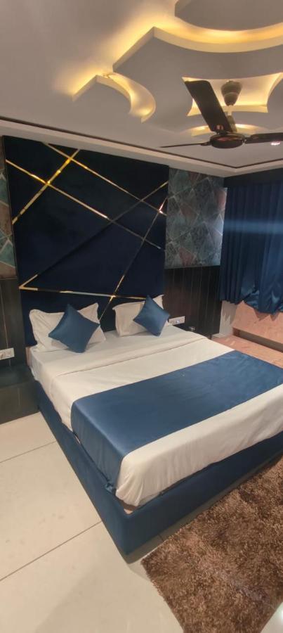 Prime View Hotel Ахмедабад Екстериор снимка