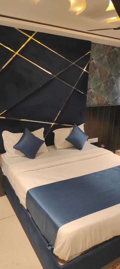 Prime View Hotel Ахмедабад Екстериор снимка