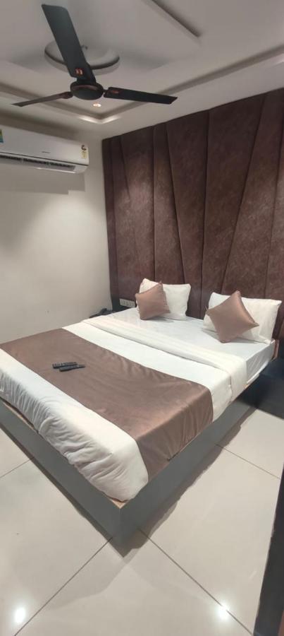 Prime View Hotel Ахмедабад Екстериор снимка