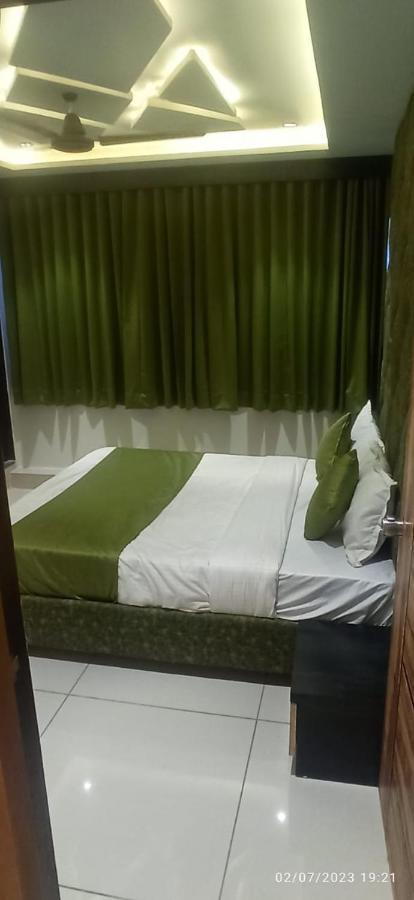 Prime View Hotel Ахмедабад Екстериор снимка