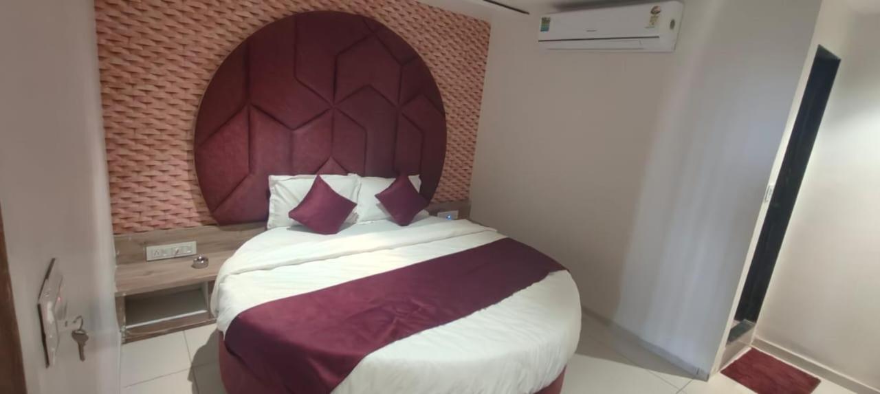 Prime View Hotel Ахмедабад Екстериор снимка