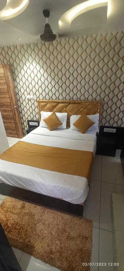 Prime View Hotel Ахмедабад Екстериор снимка