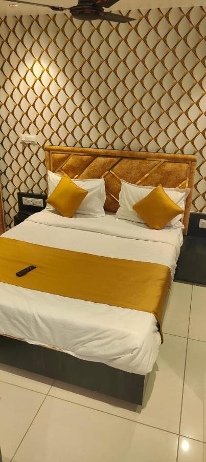 Prime View Hotel Ахмедабад Екстериор снимка