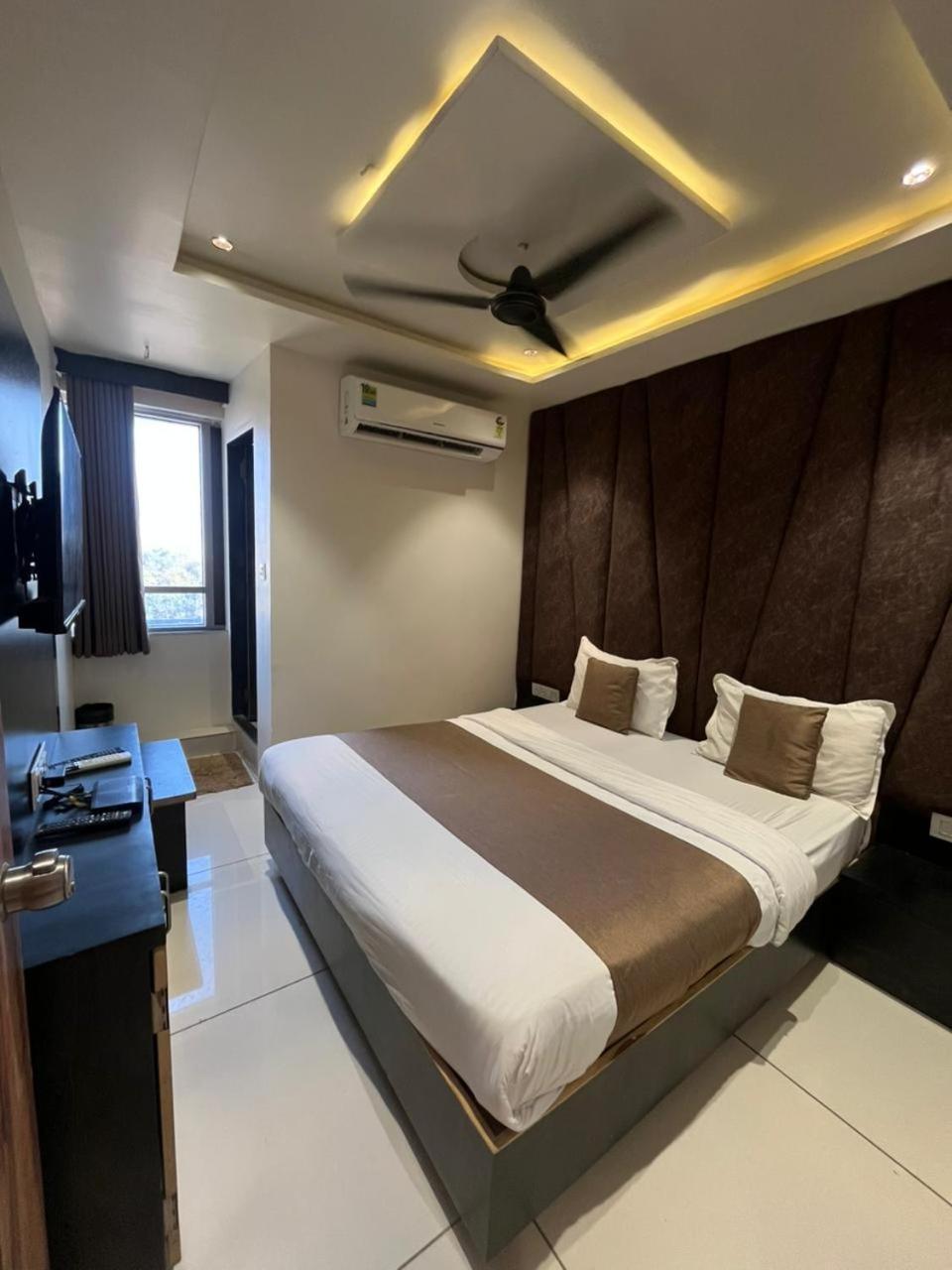 Prime View Hotel Ахмедабад Стая снимка