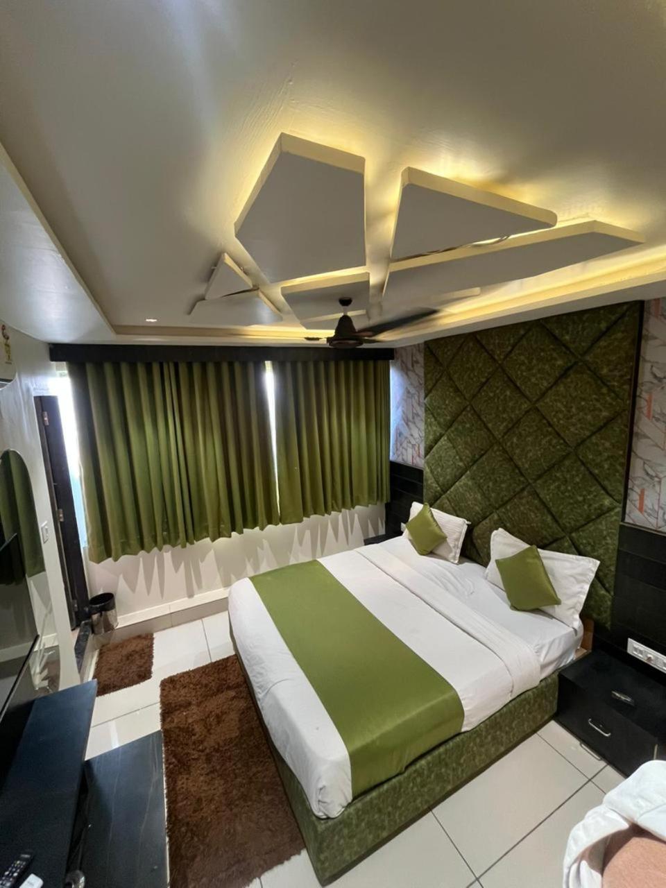 Prime View Hotel Ахмедабад Стая снимка