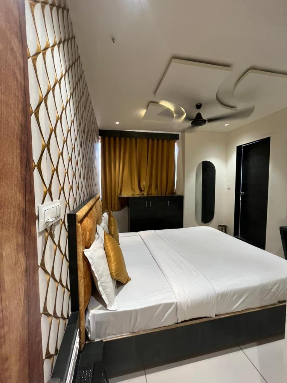 Prime View Hotel Ахмедабад Стая снимка