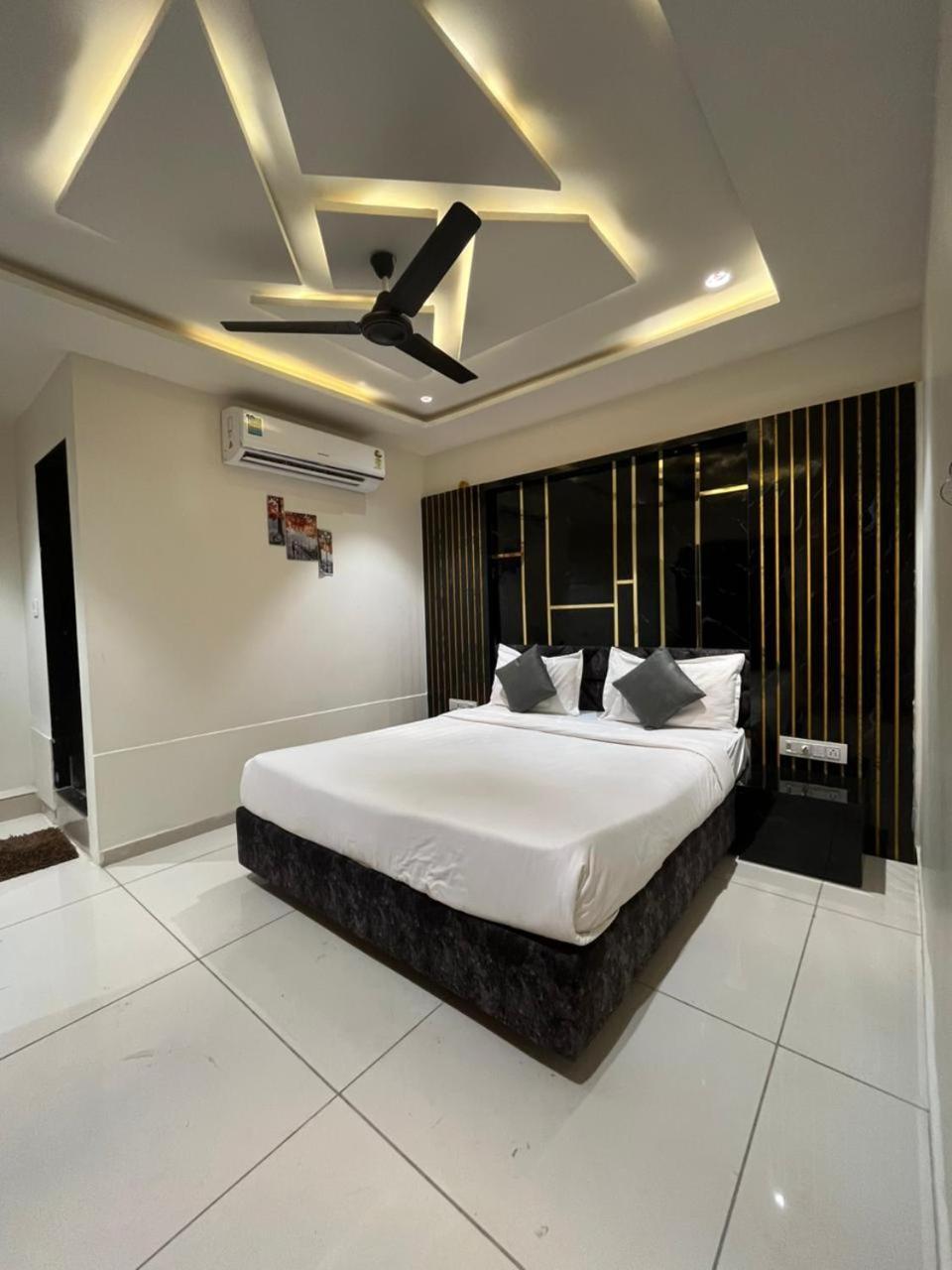 Prime View Hotel Ахмедабад Стая снимка