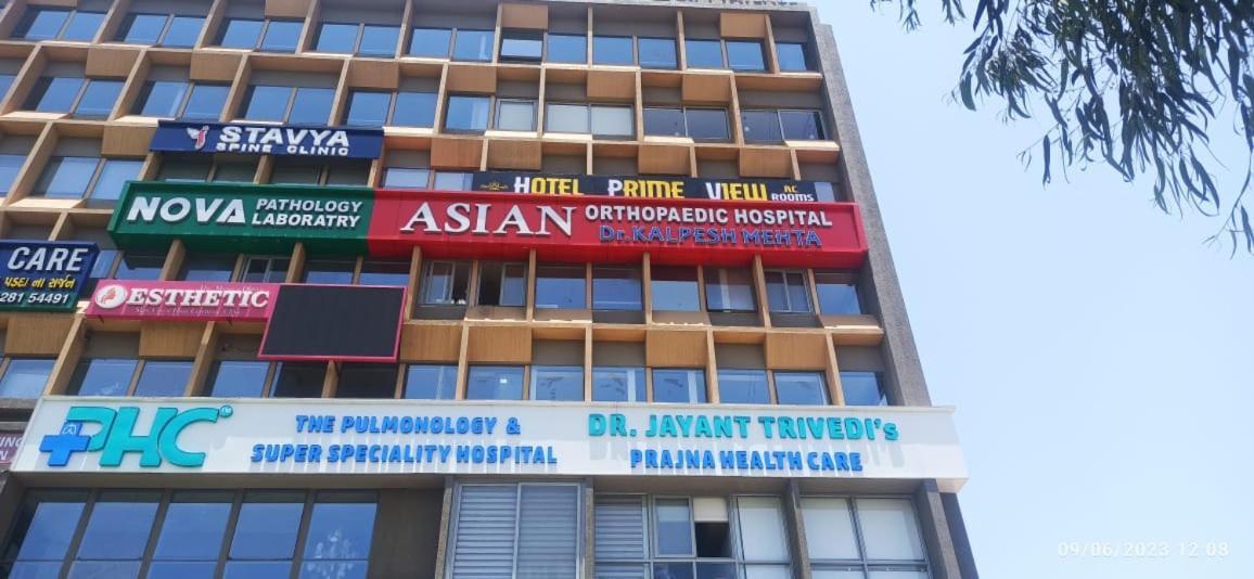 Prime View Hotel Ахмедабад Екстериор снимка