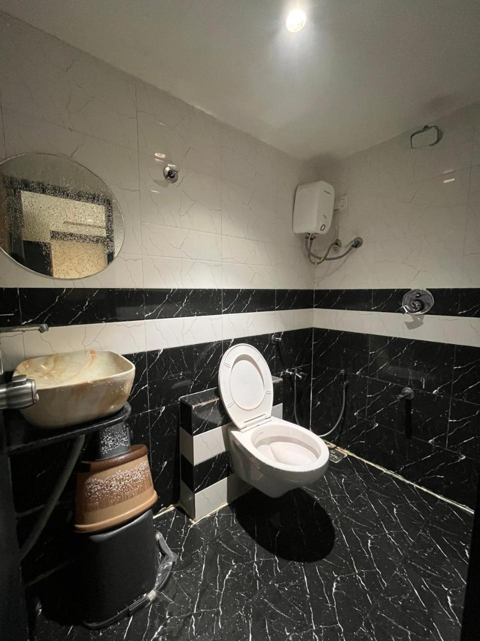 Prime View Hotel Ахмедабад Екстериор снимка
